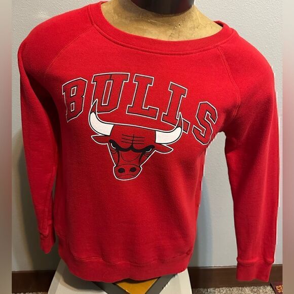 NBA Chicago Bulls Men’s Small Red Sweatshirt - Picture 1 of 5